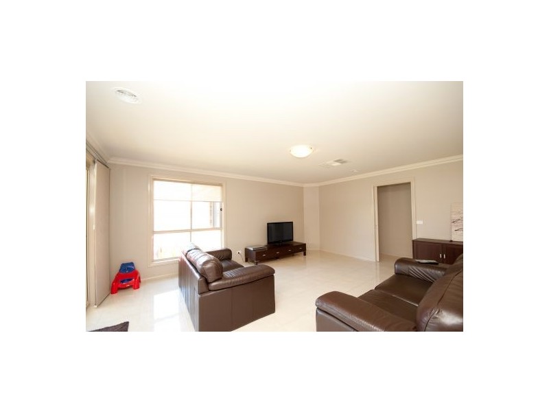 55 Honeyeater Circ, Thurgoona NSW 2640