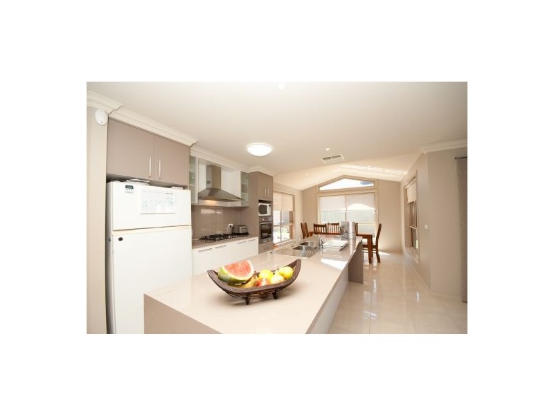 55 Honeyeater Circ, Thurgoona NSW 2640