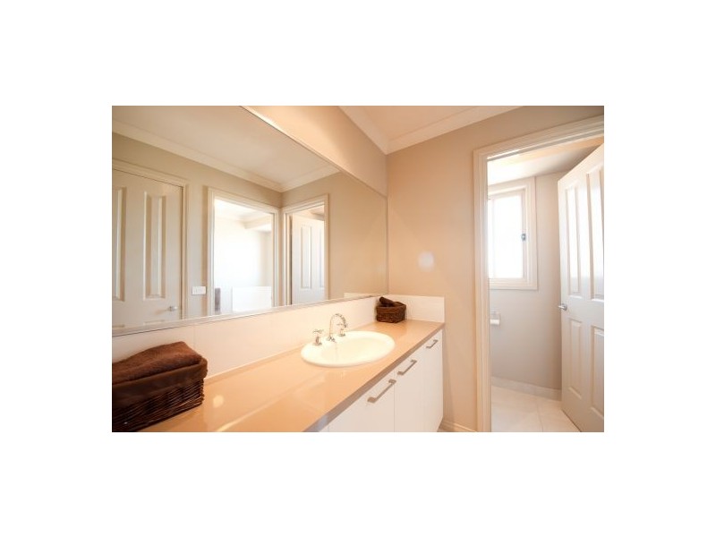 55 Honeyeater Circ, Thurgoona NSW 2640