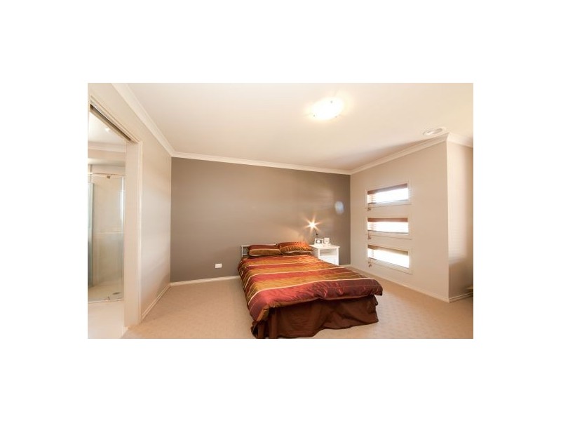 55 Honeyeater Circ, Thurgoona NSW 2640