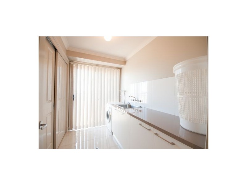 55 Honeyeater Circ, Thurgoona NSW 2640