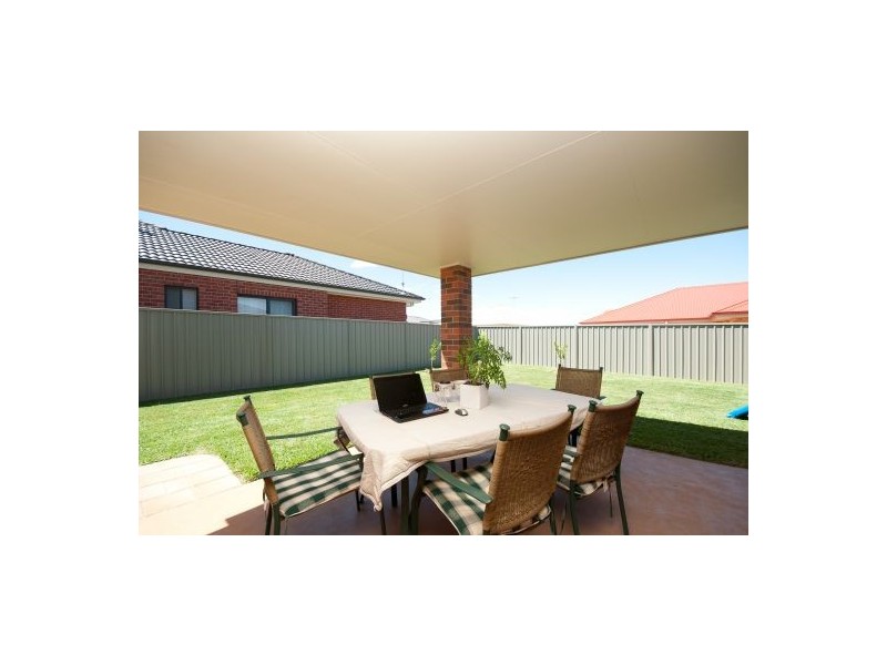 55 Honeyeater Circ, Thurgoona NSW 2640