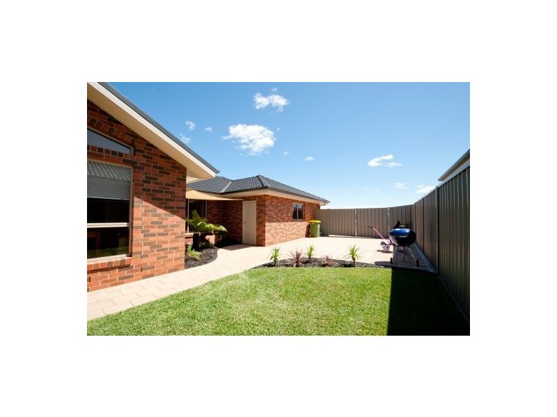 55 Honeyeater Circ, Thurgoona NSW 2640