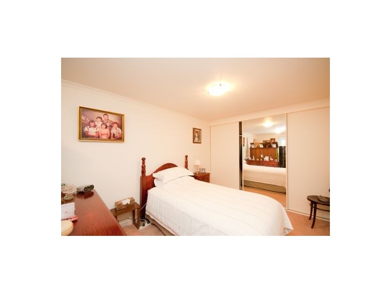 700 Pearsall Street, Hamilton Valley NSW 2641