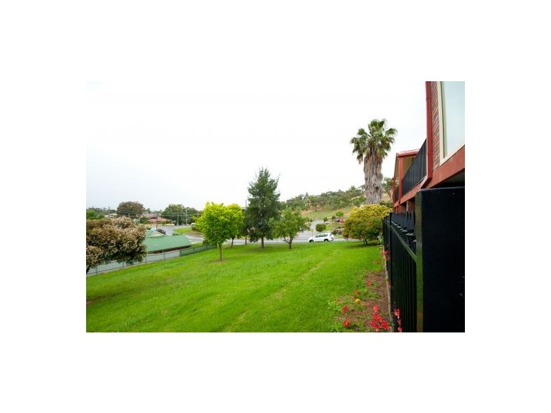 700 Pearsall Street, Hamilton Valley NSW 2641