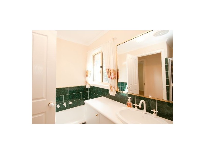 3 Alkira Crt, Springdale Heights NSW 2641