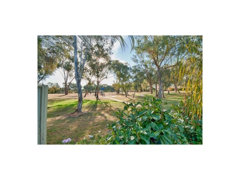 3 Alkira Crt, Springdale Heights NSW 2641