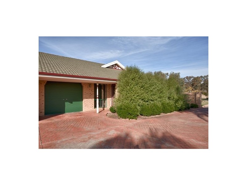 8/14 Tristan Crt, Lavington NSW 2641