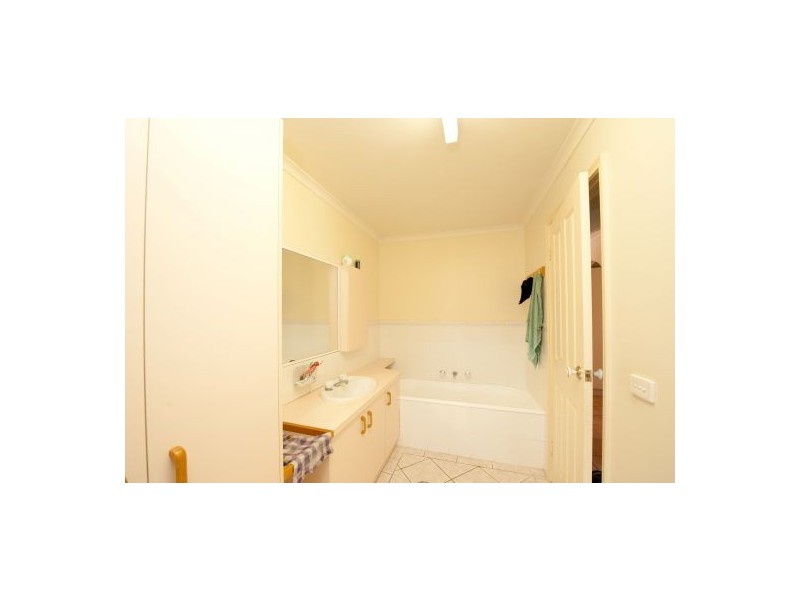 8/14 Tristan Crt, Lavington NSW 2641