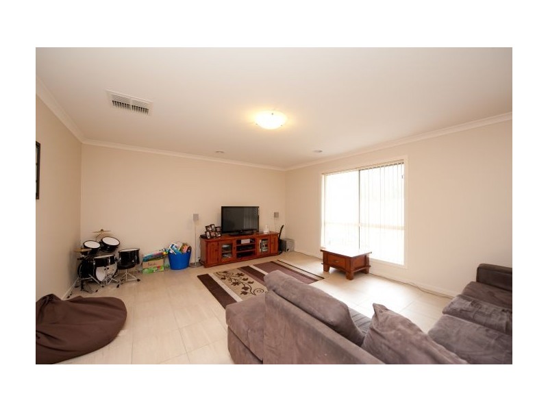 86 Royce Crescent, Lavington NSW 2641