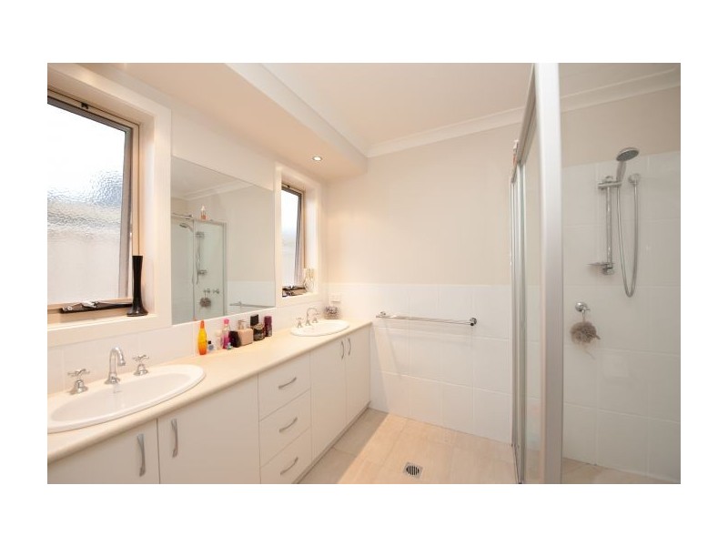 86 Royce Crescent, Lavington NSW 2641