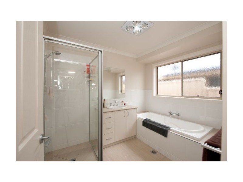 86 Royce Crescent, Lavington NSW 2641