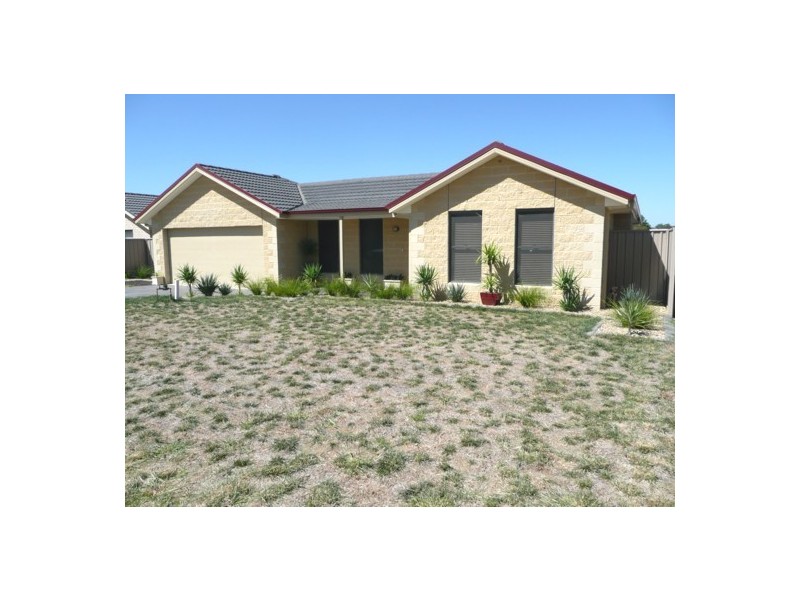 15 Darga Pl, Springdale Heights NSW 2641