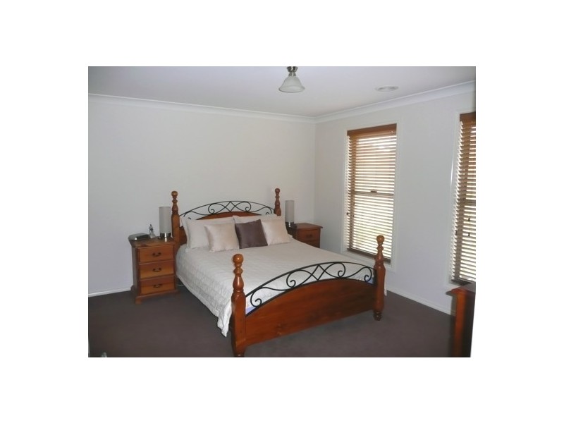 15 Darga Pl, Springdale Heights NSW 2641
