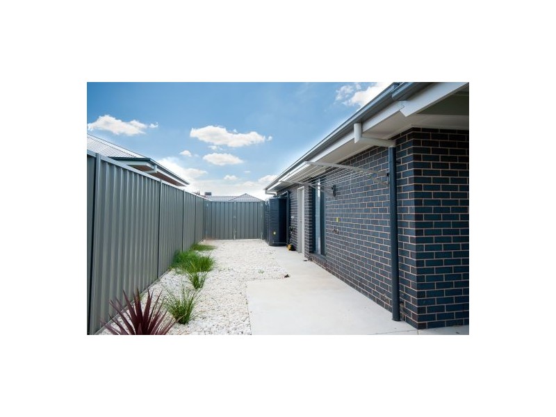 2/1 Owl Court, Thurgoona NSW 2640