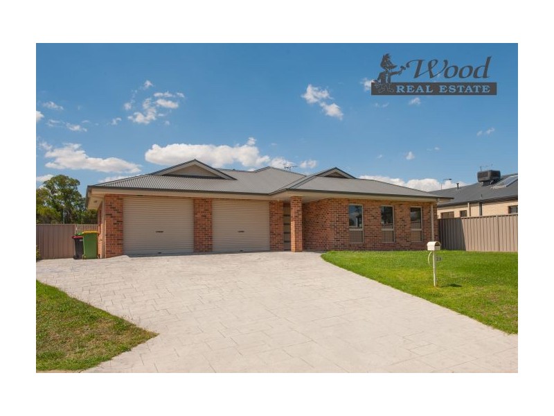 28 St Levans Circuit, Lavington NSW 2641