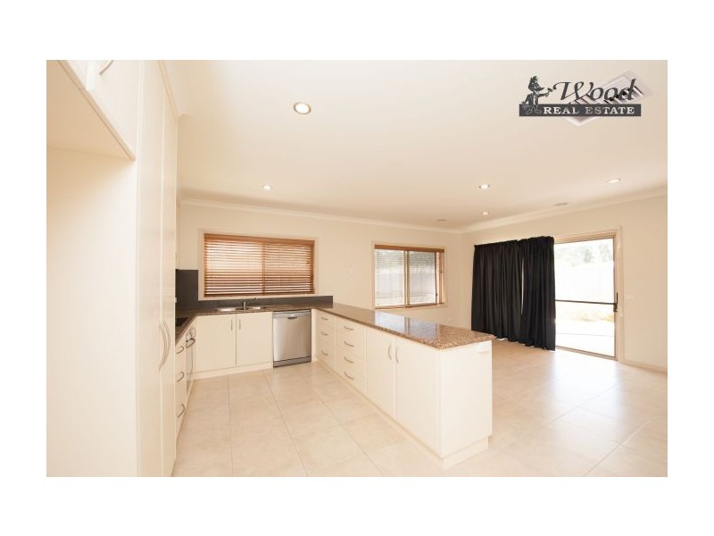 28 St Levans Circuit, Lavington NSW 2641