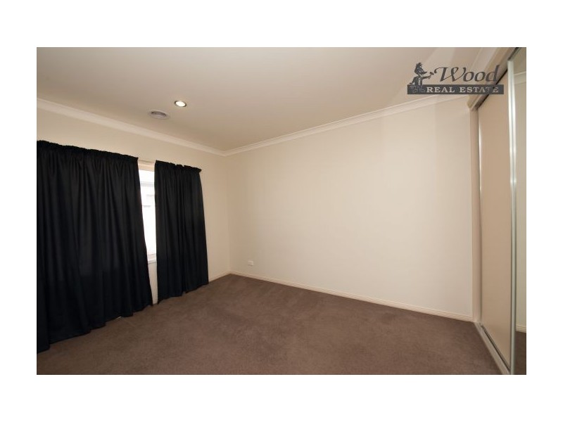 28 St Levans Circuit, Lavington NSW 2641