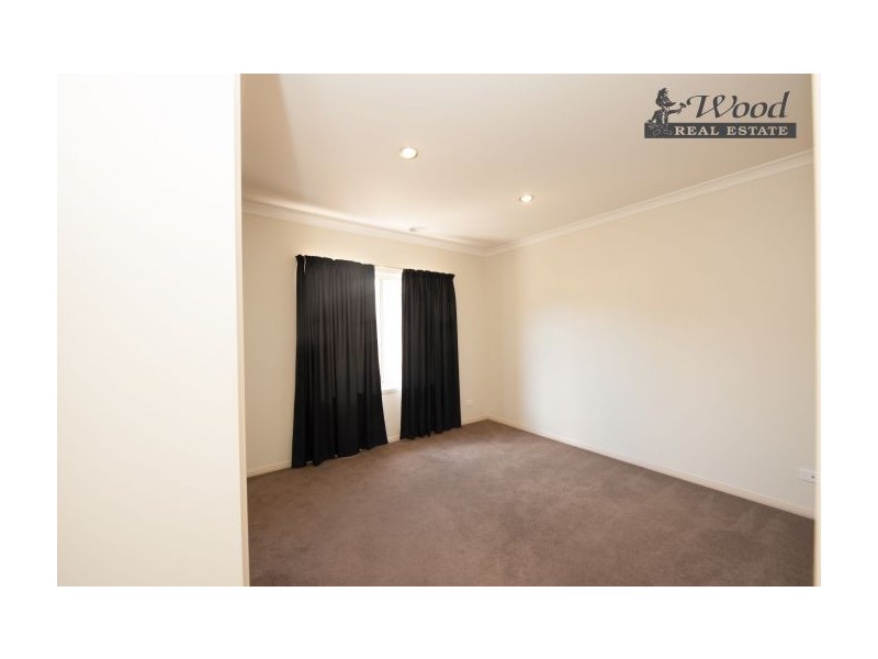 28 St Levans Circuit, Lavington NSW 2641