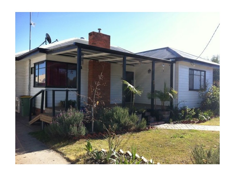 393 Prune St, Lavington NSW 2641