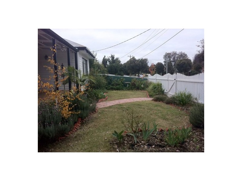 393 Prune St, Lavington NSW 2641
