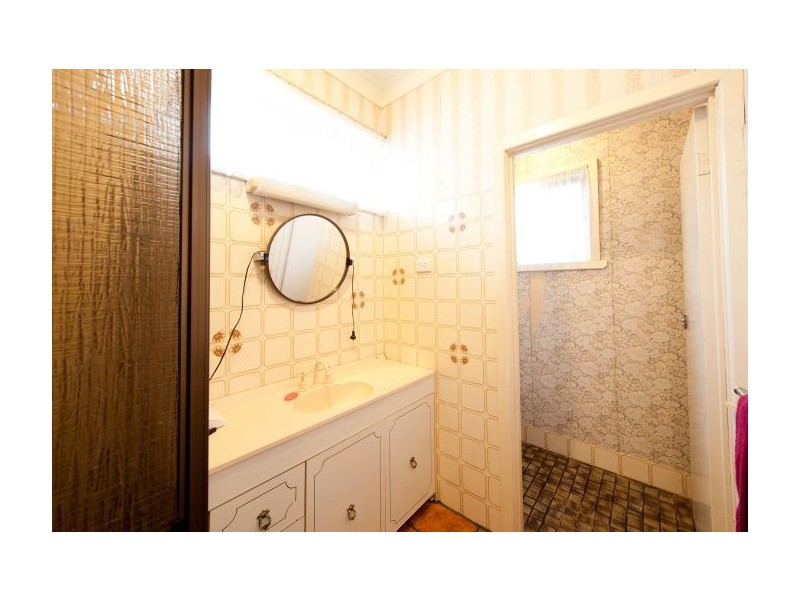 998 Calimo St, North Albury NSW 2640