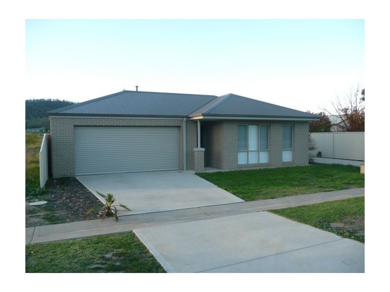 1/774 Centaur Rd, Lavington NSW 2641
