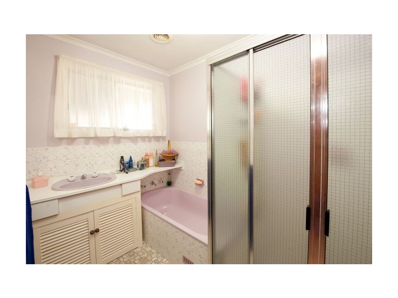 457 Bell St, Lavington NSW 2641