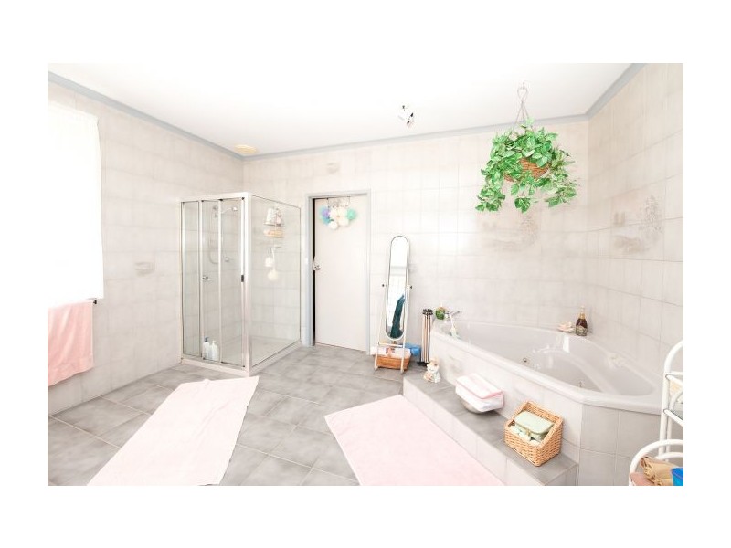 457 Bell St, Lavington NSW 2641