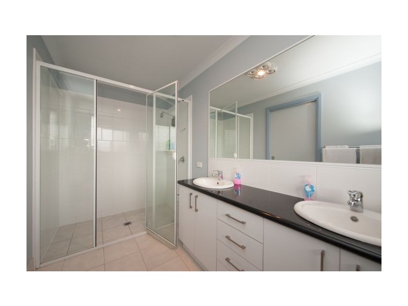 557 Nagle Rd, Lavington NSW 2641