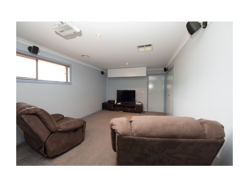 557 Nagle Rd, Lavington NSW 2641
