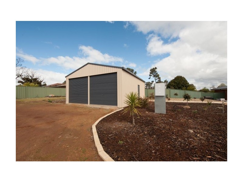 557 Nagle Rd, Lavington NSW 2641
