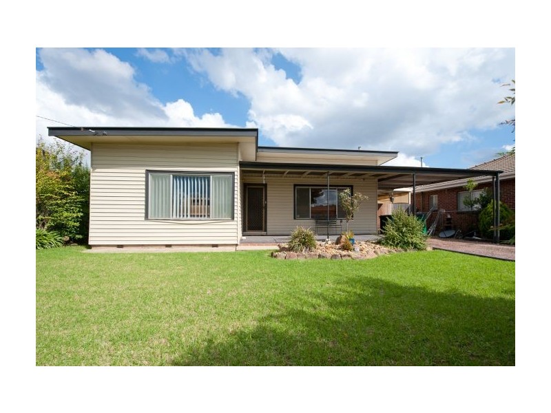 493 Kaitlers Rd, Lavington NSW 2641