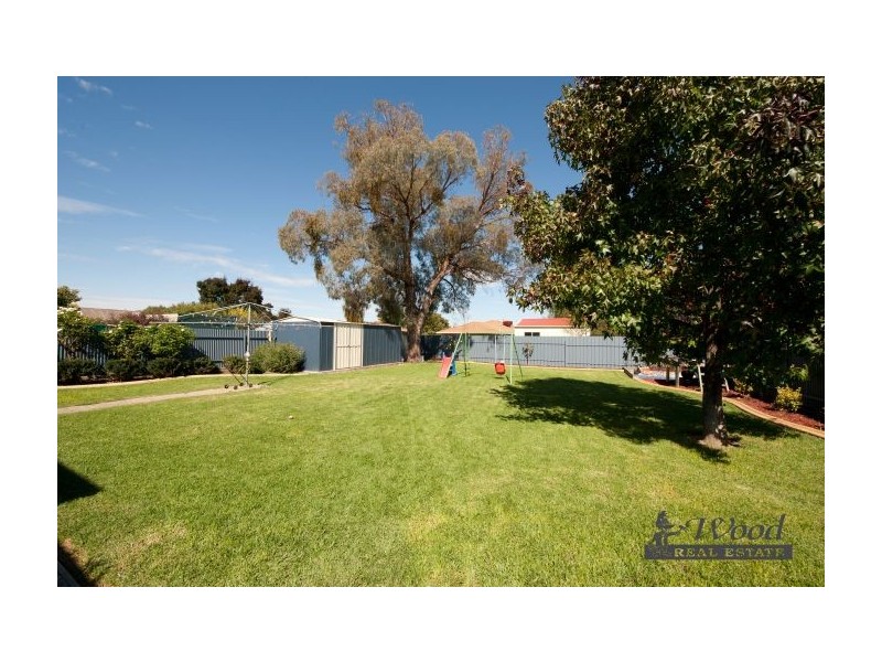 493 Kaitlers Rd, Lavington NSW 2641