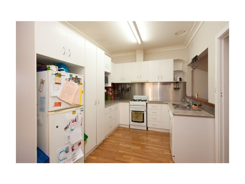 493 Kaitlers Rd, Lavington NSW 2641