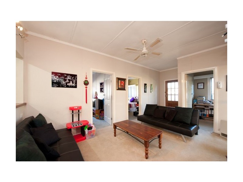493 Kaitlers Rd, Lavington NSW 2641