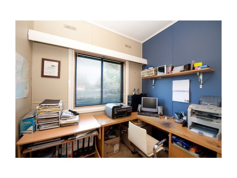 493 Kaitlers Rd, Lavington NSW 2641