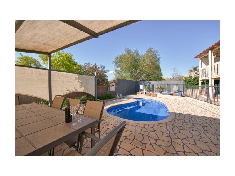 10 Orchard Way, Lavington NSW 2641