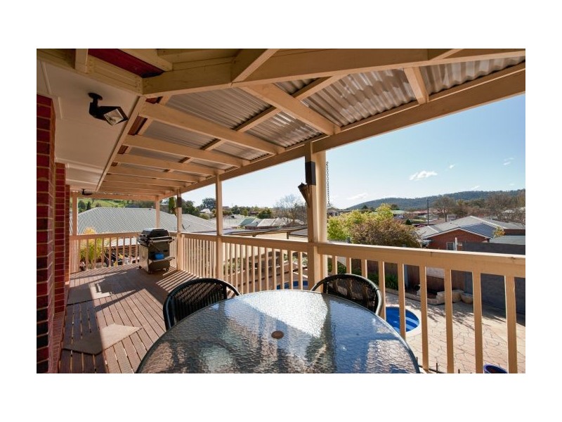 10 Orchard Way, Lavington NSW 2641