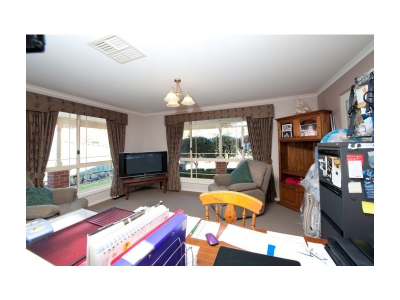 10 Orchard Way, Lavington NSW 2641