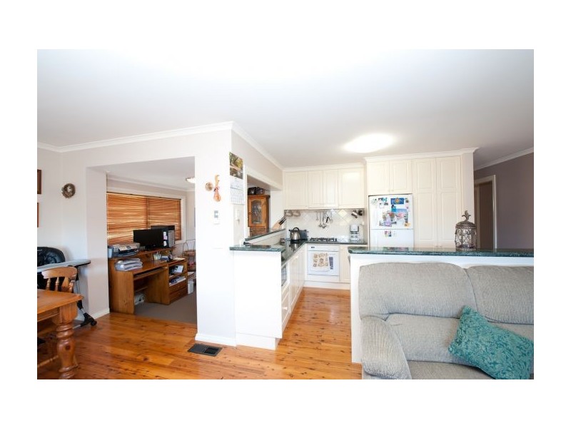 10 Orchard Way, Lavington NSW 2641