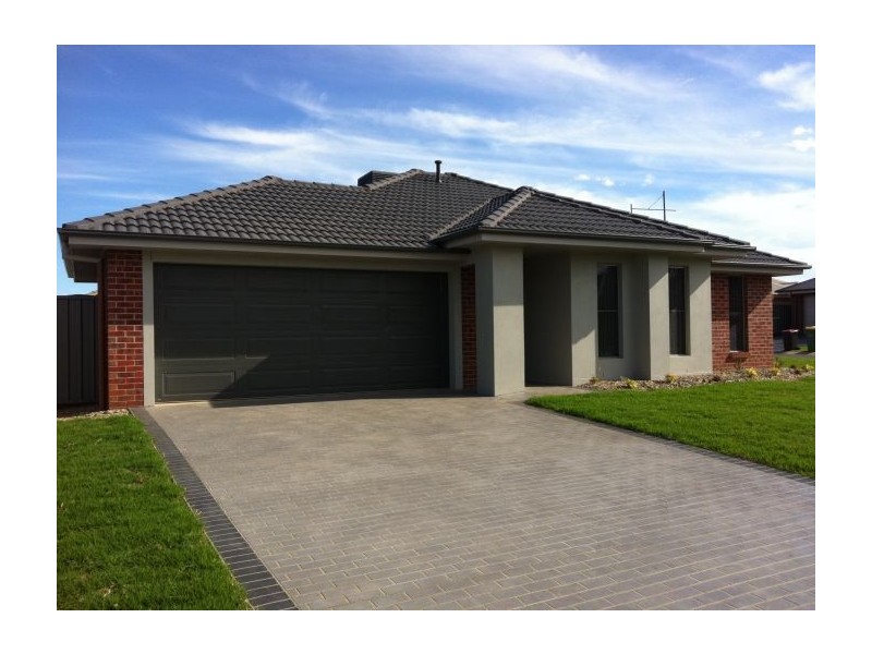 54 Egrett Way, Thurgoona NSW 2640