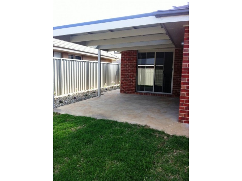 54 Egrett Way, Thurgoona NSW 2640