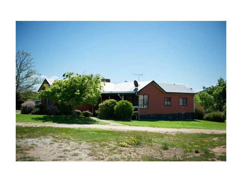 7 Dickson St, Woomargama NSW 2644