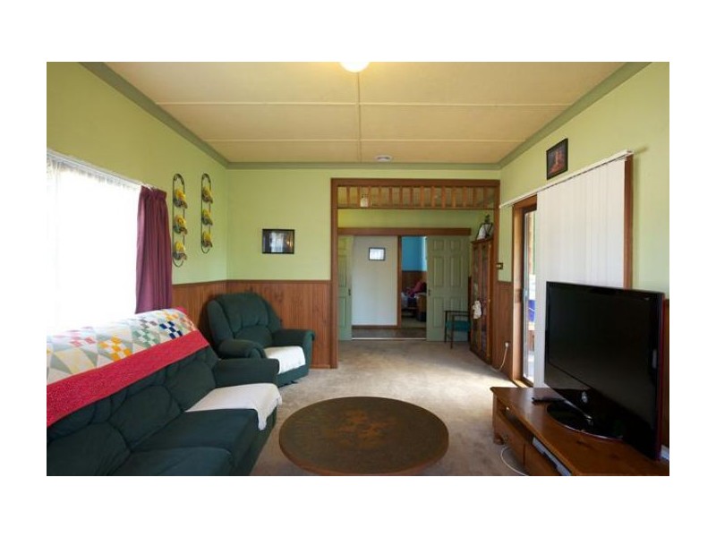 7 Dickson St, Woomargama NSW 2644