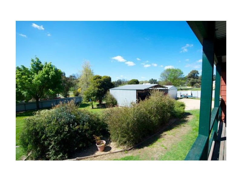 7 Dickson St, Woomargama NSW 2644