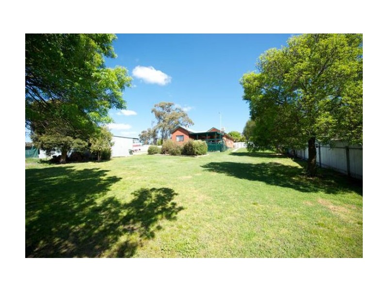7 Dickson St, Woomargama NSW 2644
