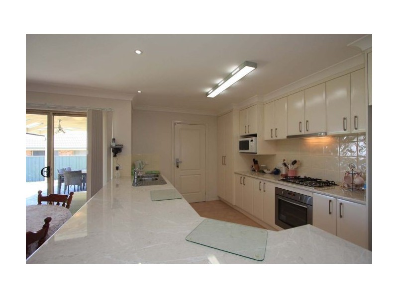 20 Squirrel Glider Dr, Thurgoona NSW 2640