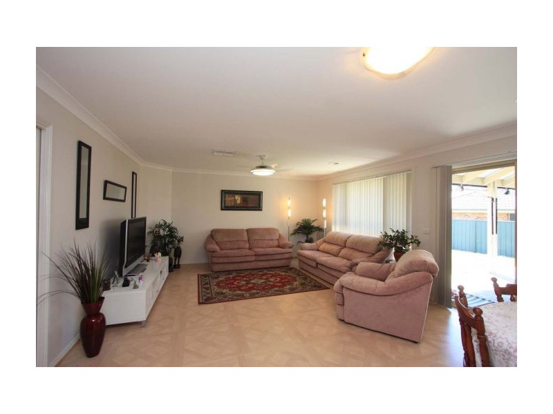 20 Squirrel Glider Dr, Thurgoona NSW 2640