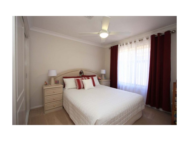 20 Squirrel Glider Dr, Thurgoona NSW 2640
